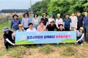 청주시의회, 마늘 수확 농촌일손돕기 참여